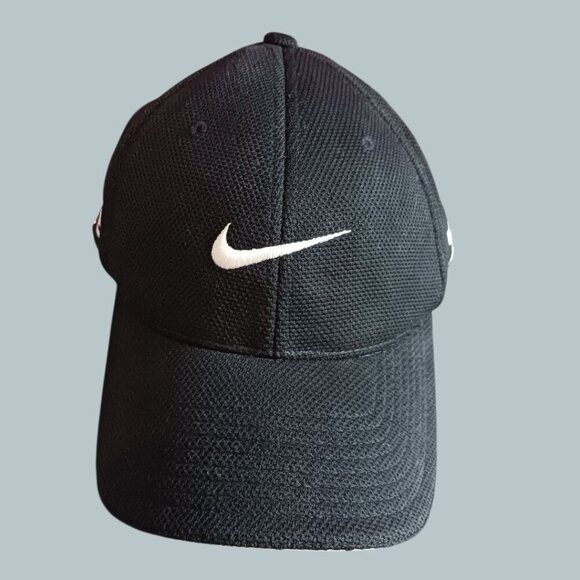 Nike Black Flexfit Golf Hat With White Swoosh Logo & Embroidered Details - Picture 9 of 12